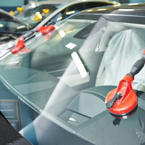What auto glass company to contact when windshield is broken  in Arizona